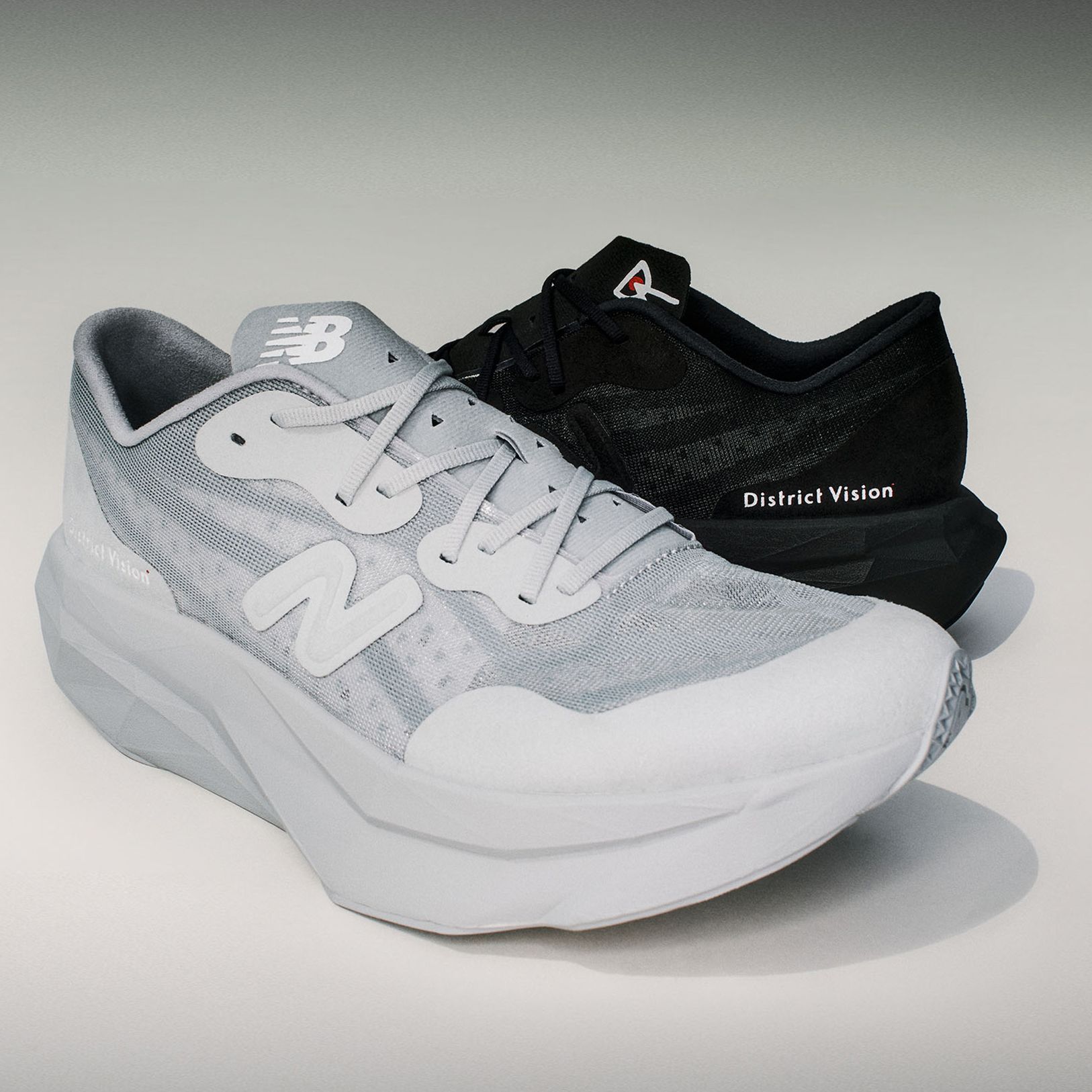 ニューバランスLOVERに朗報！ ディストリクトビジョンとのコラボ