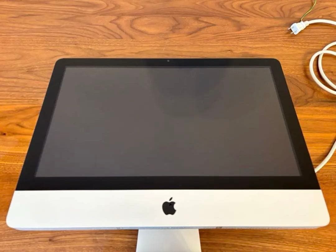 iMac 2011年 iMac A1311 Mid 2011 (Apple) 2011年 | 古いハードに囲まれて since2011